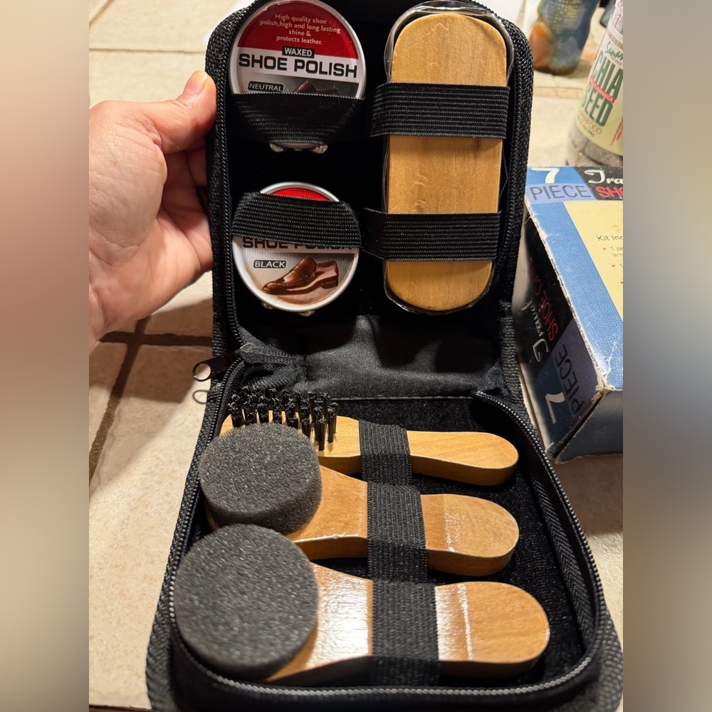 7 Piece Travel Shoe Polish Kit Brushes Black & Neutral Shine & Carrying Case